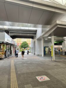 パン屋さん（Hearth Brown）があるので、そこを左に曲がる